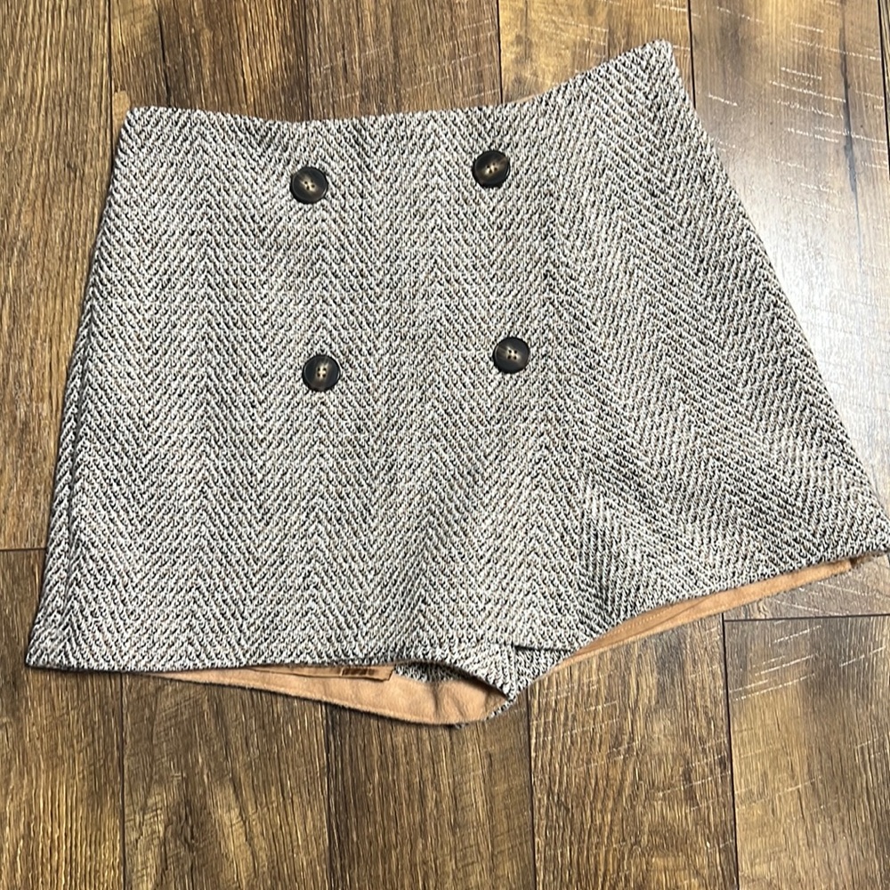 Skies are blue tweed skort